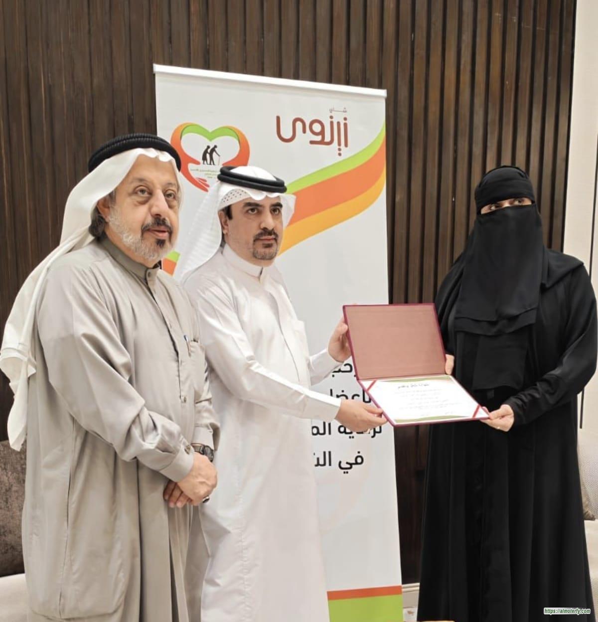 الدكتوره  معصومة العبد الرضا تستعرض "السيرة الأدبية"جسراً بين الأجيال في مقهى "شاي نينوى"