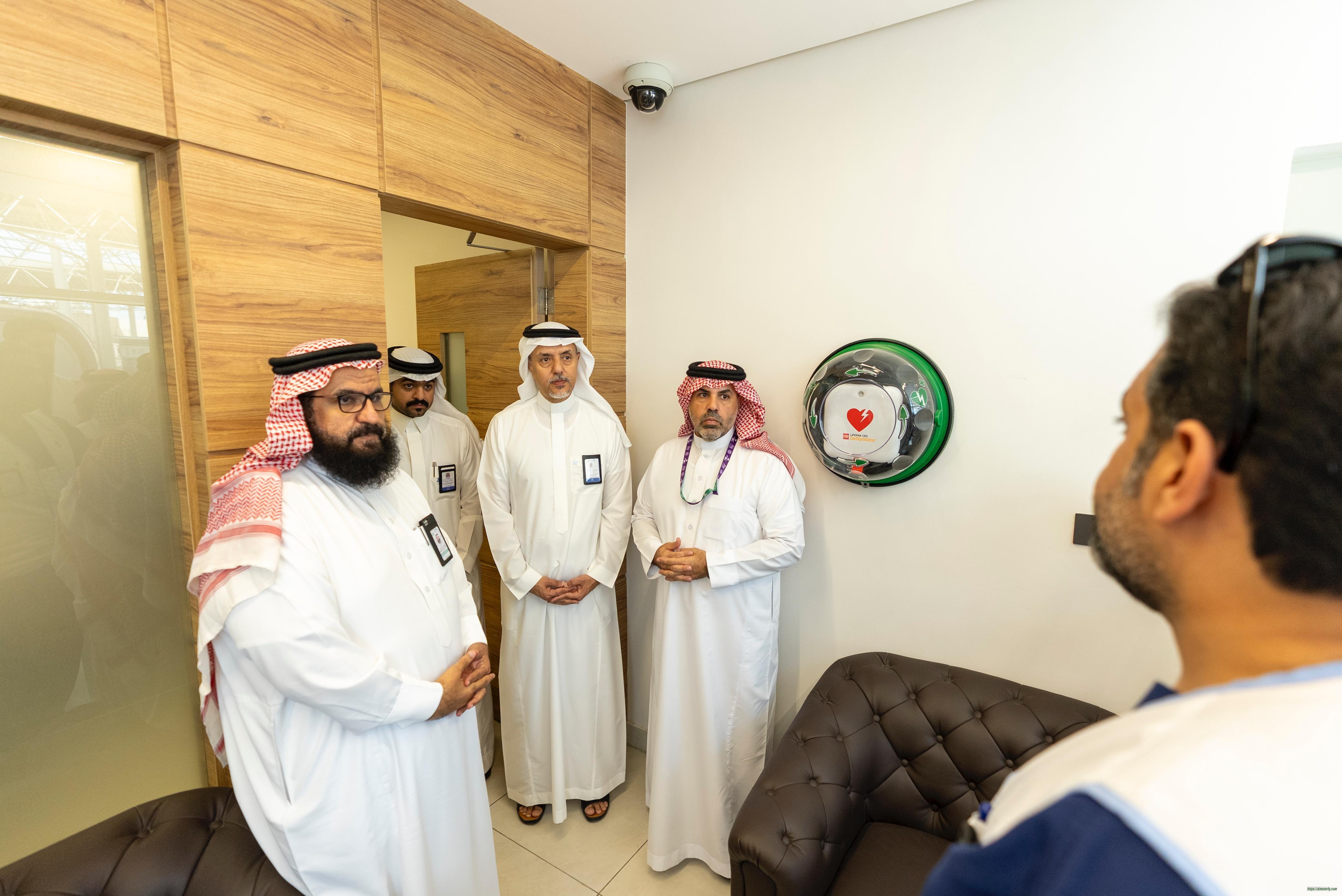 الرئيس التنفيذي لـ "الشرقية الصحي" يتفقد مركز المراقبة الصحية في منفذ جسر الملك فهد