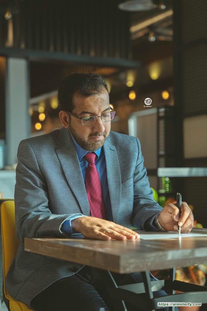 الملاحي: شغف الكلمات ورحلة الإبداع بين الصفحات.