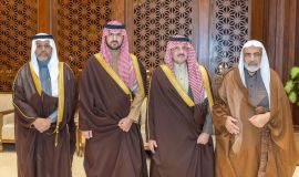 سمو أمير المنطقة الشرقية وسمو نائبه يعزيان أبناء السيد علي الناصر السلمان في وفاة والدهم