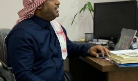 "الدكتور البطيَّان يلقى الضوء على نشاط نادي النورس في جمعية السلام"