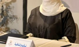 الكاتبة أمل الثقفي توقع اتفاقية وكالة أدبية.